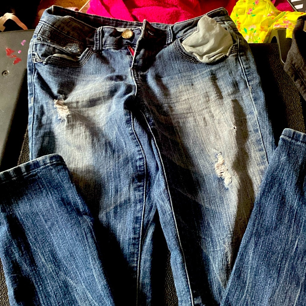 Almost famous distressed skinny jeans size 3